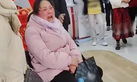 Gửi thêm 12 triệu nữa là có 370 triệu mua vàng, háo hức vượt 1300km lên lại thành phố, ra ngân hàng thì nhân viên nói: “Về nhà mà hỏi chồng chị“