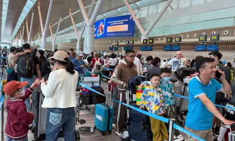 Sân bay Tân Sơn Nhất đón gần 1,4 triệu lượt khách dịp Tết Bính Ngọ