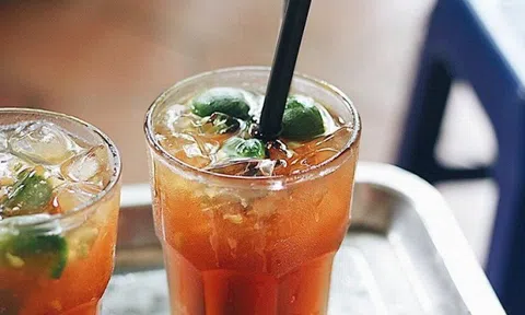 Mỹ đánh giá: Suy thận rất “sợ” loại nước quen thuộc này, nhiều người Việt uống suốt mà không biết
