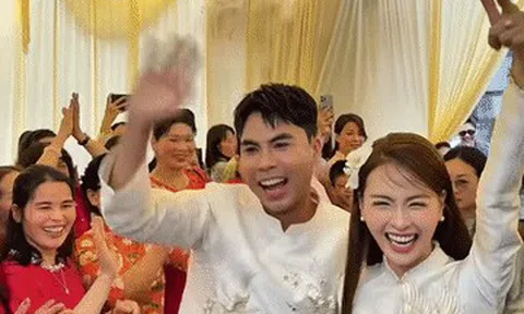 MC Huyền Trang VTV hạnh phúc ngập tràn trong lễ ăn hỏi với cầu thủ Đức Huy