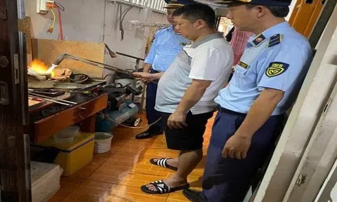 Một tiệm vàng bị buộc tiêu hủy 3 vòng tay vàng vì giả nhãn hiệu