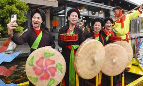 Về Bắc Ninh mặc áo tứ thân, hát Quan họ dịp đầu xuân