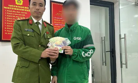 Nhận thông tin loạt tiền mặt cùng giấy tờ nằm chơ vơ ở khu vực Hồ Hoàn Kiếm, công an dùng nhiều biện pháp nghiệp vụ xác minh