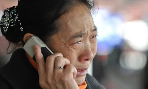 Rút 50 triệu tiền tiết kiệm để mua vàng mừng đầy tháng cháu, nghe 1 câu nói của thông gia, tôi về quê ngay trong đêm