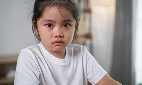Cha mẹ nên cảnh giác với 4 tín hiệu "CỨU NGUY" này từ con cái