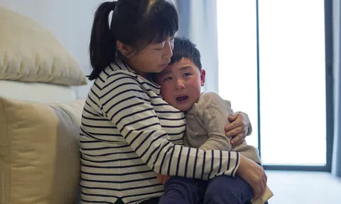 Chỉ sau khi hủy hoại cuộc đời con trai mình, tôi mới bừng tỉnh: Một đứa trẻ thiếu cảm giác giá trị sẽ mãi không thể tự giác”