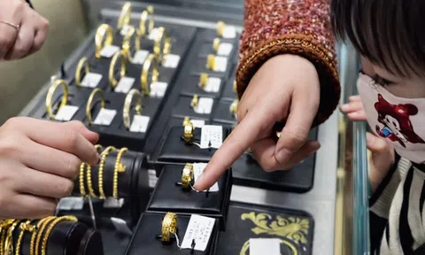 Bé gái 11 tuổi trộm vàng của nhà đi bán được 60 triệu, gia đình yêu cầu hoàn trả thì cửa hàng cho biết: "Đã nấu chảy một phần"