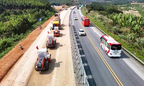 Đại công trường cao tốc Nội Bài-Lào Cai vận hành '3 ca 4 kíp', tăng tốc ngày đêm