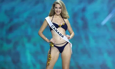 Hoa hậu 30 tuổi gây tranh cãi khi diễn áo tắm lúc mang bầu 4 tháng