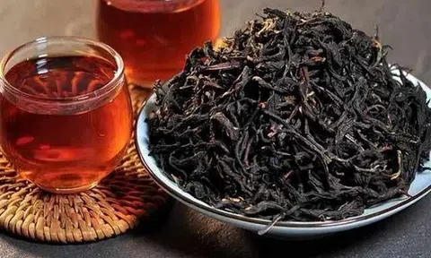 Người đàn ông 58 tuổi uống một tách trà đen sau khi thức dậy vào buổi sáng, sau 8 tháng, bác sĩ hỏi "anh đã uống gì?"