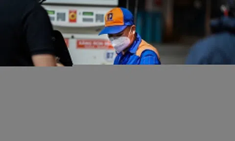 Cổ phiếu dầu khí bị bán tháo