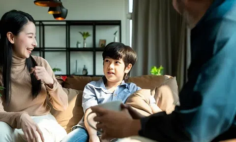 2026 rồi, cha mẹ thông minh sẽ không che giấu con tình hình tài chính của gia đình!