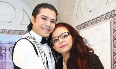 Xót xa hình ảnh mẹ ca sĩ Kasim Hoàng Vũ đau đớn bên thi hài con trai