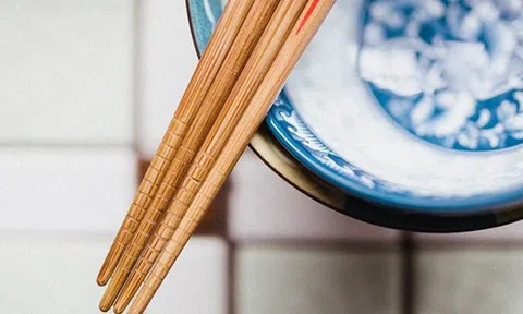 Gia đình 4 người lần lượt qua đời vì ung thư: Đũa có 2 dấu hiệu này có thể thành “ổ độc tố”, ăn phải 1mg cũng đủ gây bệnh