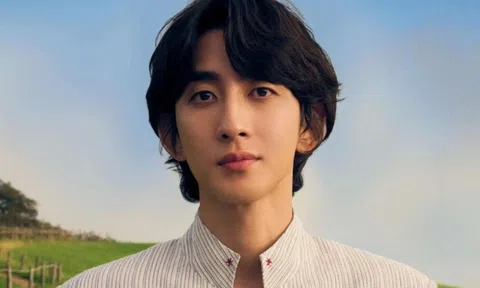 Nam ca sĩ thắng kiện kẻ rình rập, đeo bám