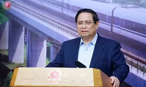 Thủ tướng: Triển khai các dự án đường sắt theo hướng '5 hóa'