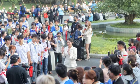 5.000 sinh viên và hơn 20 nghệ sĩ quy tụ trong ngày “Chủ Nhật Đỏ” tại TPHCM