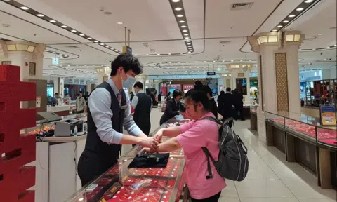 Mang số vàng trị giá 190 triệu đồng đi bán, người phụ nữ chết lặng khi cửa hàng nói “Tất cả đều là giả”: Cảnh sát vào cuộc điều tra