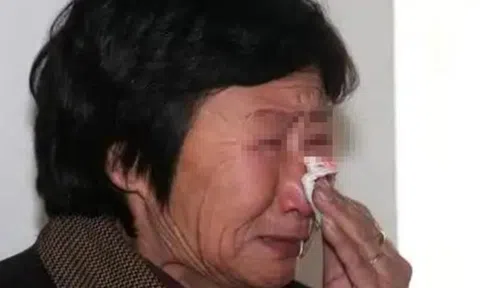 Mẹ tôi nhận lương hưu 19 triệu/tháng nhưng sau 3 năm chỉ có khoản tích cóp vài triệu: 3 cái bẫy tài chính khiến người già mất tiền mà không hay