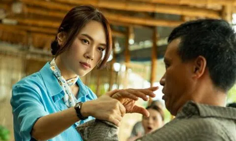 'Mỹ Tâm diễn làm gì đến nỗi, chỉ là trang phục đang bị hơi diện quá mà thôi'