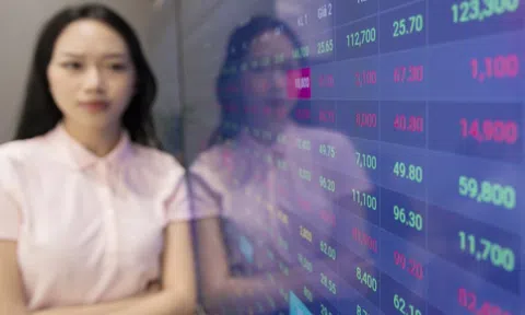 VN-Index giảm hơn 114 điểm, cổ phiếu giảm sàn la liệt