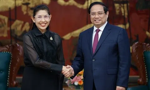 Thủ tướng đề nghị Thái Lan đảm bảo cung ứng nhiên liệu hàng không