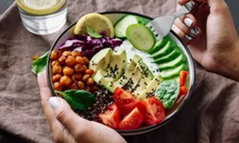 Không ăn vặt mà vẫn béo? Thủ phạm hóa ra lại nằm trong những bữa ăn chính mỗi ngày