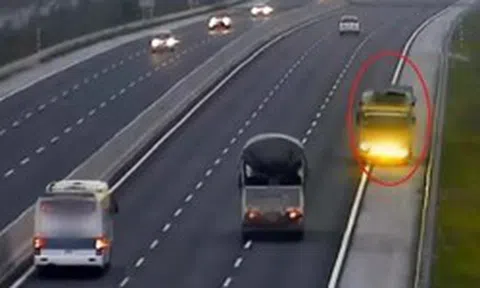 Kiểm tra bất ngờ chiếc ô tô trên cao tốc, phát hiện gần 250 triệu đồng vương vãi khắp nơi, cảnh sát truy vết đầu mối quan trọng