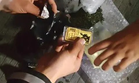 Phát hiện 3 thỏi vàng trị giá 230 triệu đồng trong một gói trà