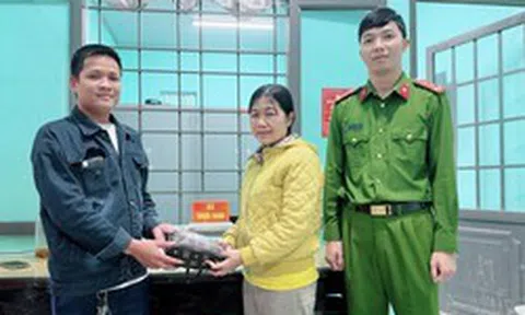 Phát hiện 60 triệu đồng tiền mặt nằm chơ vơ dưới chân cầu: Công an nhanh chóng vào cuộc xác minh