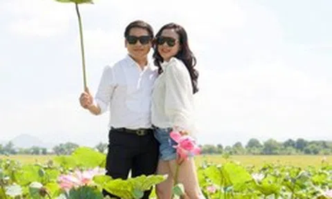 Cuộc sống tuổi 50 của "ông hoàng nhạc đỏ" và mối tình từ thời cấp 3: Quấn quýt không rời