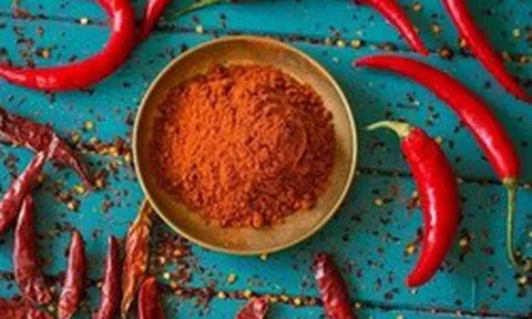 Mẹo phân biệt ớt bột thật với ớt bột trộn phẩm màu