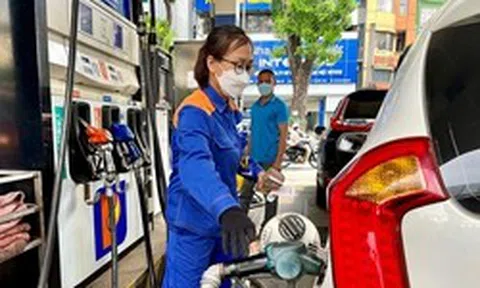 Bộ Chính trị: Giảm thiểu biến động tăng giá nguyên liệu, nhiên liệu trong nước