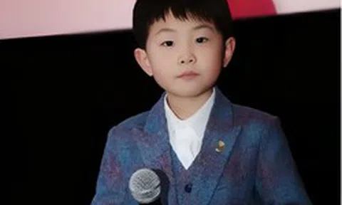 “Thần đồng nhí” 3 tuổi lên sóng truyền hình Trung ương, kiếm hàng triệu nhân dân tệ mỗi năm, nhưng tuổi thơ đánh đổi bằng sự lạc lối