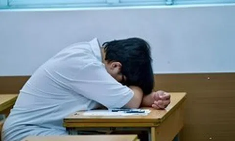 Một đề thi gây bão mạng từ năm ngoái đến tận năm nay: Nhiều em lớp 12 đọc đề xong bật khóc nức nở!