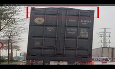 Phát hiện xe container màu đen lạ, cảnh sát Việt Nam lập tức theo dõi giám sát