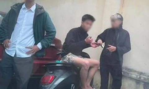 Nam thanh niên đấm vào mặt phụ huynh của bạn gái ngay trước cổng trường: Nguồn cơn phía sau khiến nhiều người bất ngờ