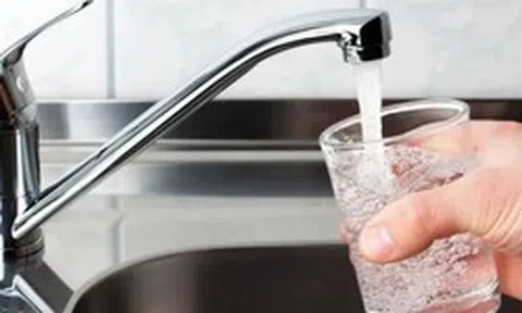 Uống nước máy đun sôi trong thời gian dài có nguy hại gì?