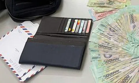 Phát hiện 83 tờ tiền có mệnh giá từ 500.000 đồng bị bỏ lại trên chuyến tàu đi từ ga Hà Nội