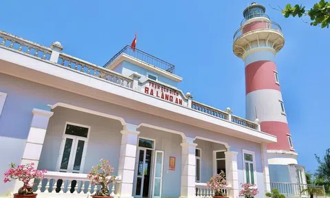 Ngọn hải đăng mang tên lạ bất ngờ trở thành điểm "săn view" hút khách