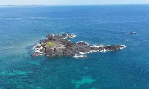 Cận cảnh đảo nhỏ được Quảng Ngãi nghiên cứu tour lặn biển, ngắm san hô
