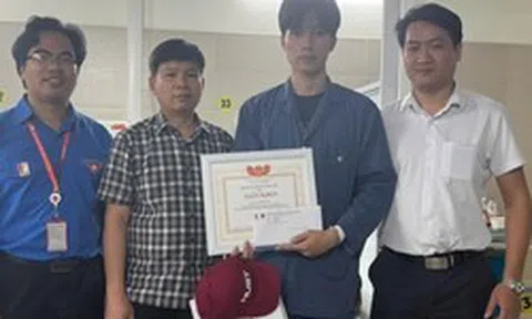 Đại học Bách khoa Hà Nội khen thưởng nam sinh dũng cảm cứu người trong vụ cháy tại Lĩnh Nam