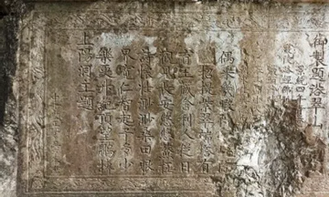 Độc lạ ngọn ‘núi thơ’ 700 tuổi ở Ninh Bình