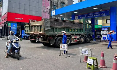 Hà Nội: Doanh nghiệp xăng dầu xin được dừng bán vì hết hàng