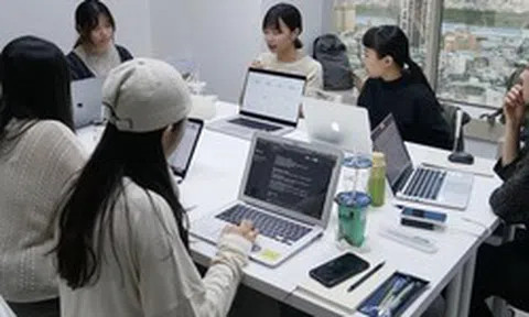 3 ngày đồng nghiệp vay tiền 1 lần, mỗi lần 300-400 ngàn, tôi nhất quyết từ chối: Thà vay tiền triệu không nói, đằng này…