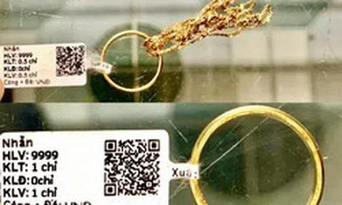 Túi xách màu nâu xuất hiện trước cửa nhà, người phụ nữ Phú Thọ lập tức báo công an