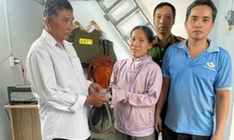 Phát hiện cọc tiền 500K trong túi nilon nằm chơ vơ trên đường, tổng 60 triệu đồng: Công an lập tức vào cuộc xác minh