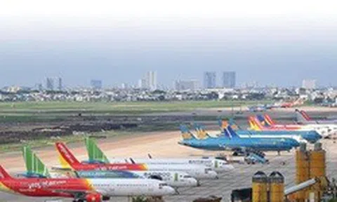 Nhiều chặng bay 'cháy vé', giá vé tăng cao dịp lễ 30/4 - 1/5