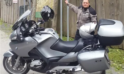 Sau cơn đau tim, cụ ông U80 chạy xe máy xuyên 27 quốc gia, chinh phục kỷ lục Guinness