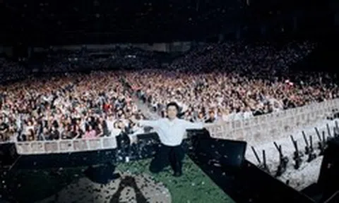 Clip: Khán giả nữ sân si “giật spotlight” của người khác, cái kết khiến MXH hả hê